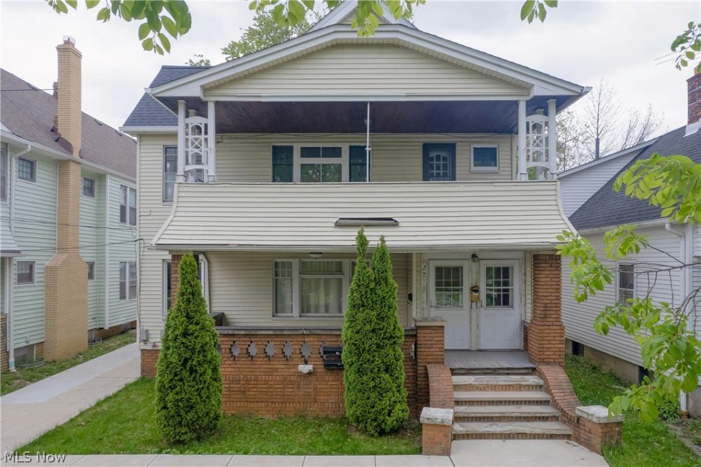 2215 Eldred Avenue, Lakewood, OH