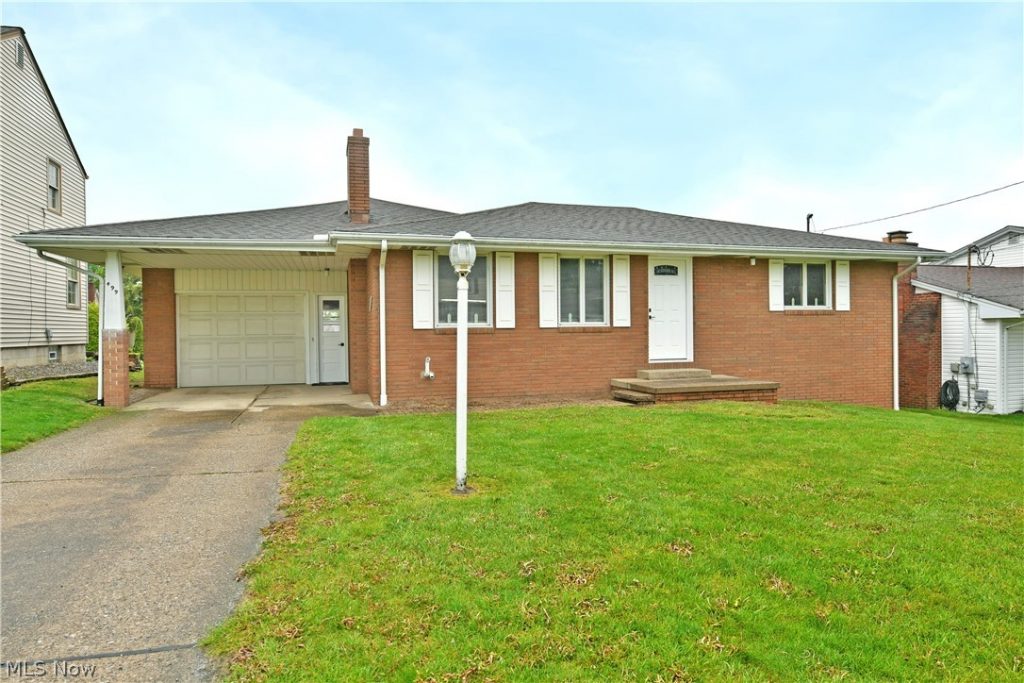 499 Harvey Street, Struthers, OH