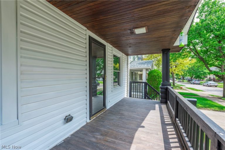 2718 Roanoke Avenue, Cleveland, OH - Photo 2