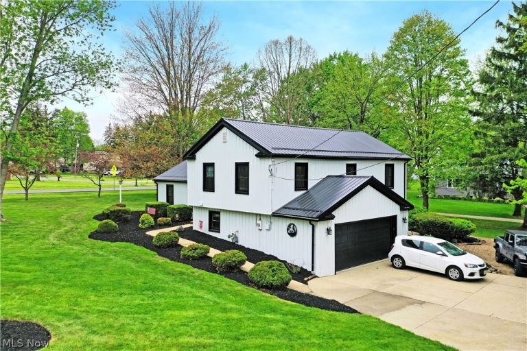 8093 Park Drive, Garrettsville, OH - Photo 2