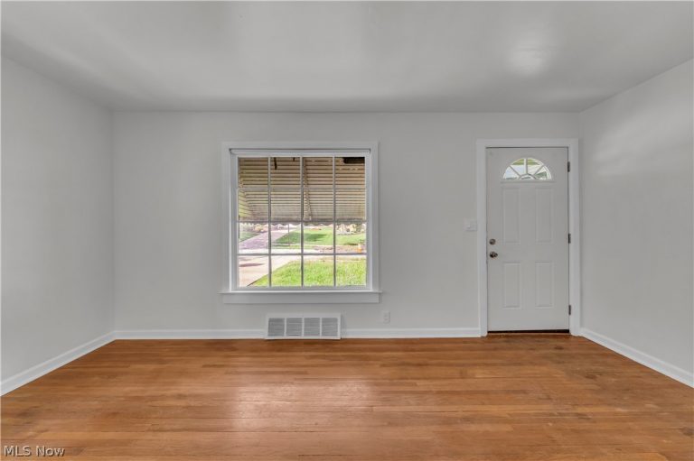 5581 Saxon Drive, Garfield Heights, OH - Photo 3