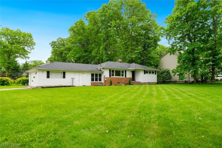 4223 Canterbury Road, North Olmsted, OH - Photo 3