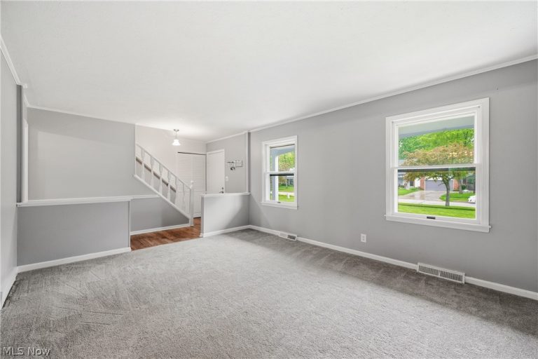 4083 Lydgate Drive, North Olmsted, OH - Photo 8