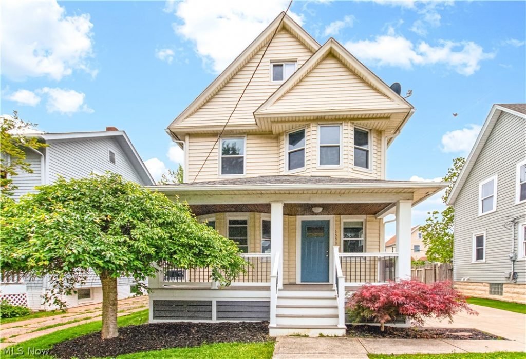 1553 Rockway Avenue, Lakewood, OH