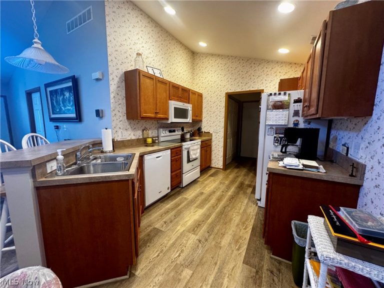 2570 Barnstone Avenue, Canton, OH - Photo 5