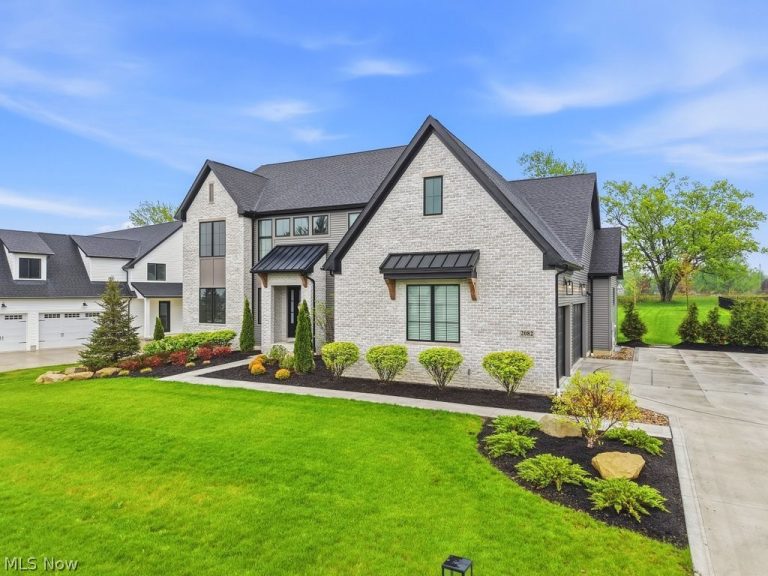 2082 Lanterman Circle, Hinckley, OH - Photo 2
