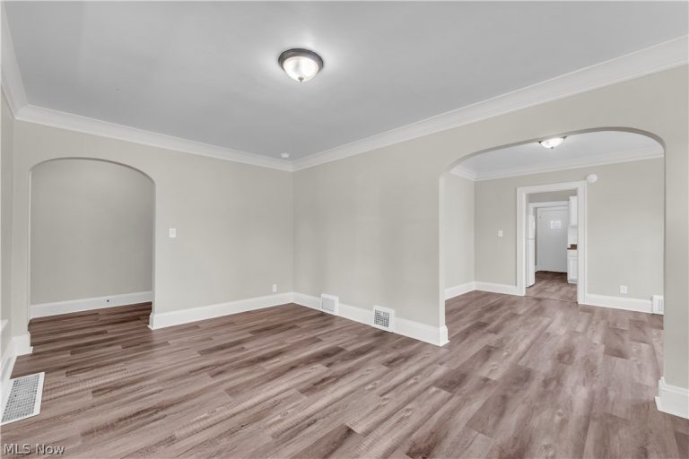 18123 Mccracken Road, Maple Heights, OH - Photo 6