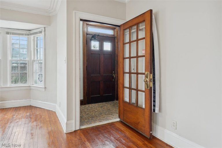 13108 Cedar Road, Cleveland Heights, OH - Photo 6