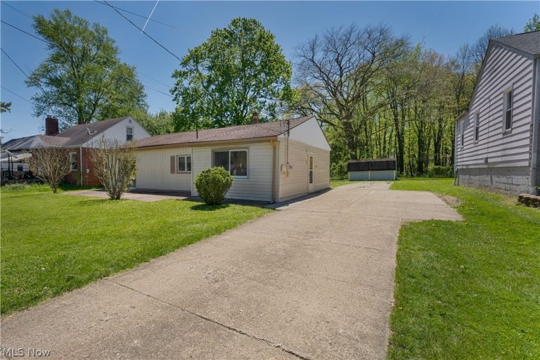 4365 Burkey Road, Austintown, OH - Photo 3