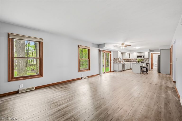 1178 Logan Woods Drive, Hubbard, OH - Photo 6