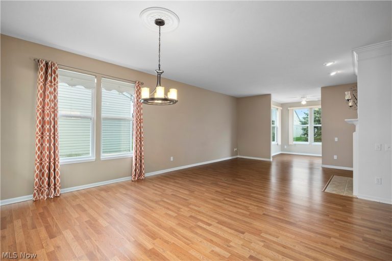 9428 Drury Way, North Ridgeville, OH - Photo 8