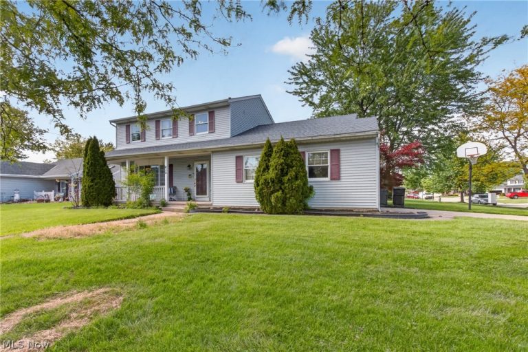438 Hampton Drive, Elyria, OH - Photo 2