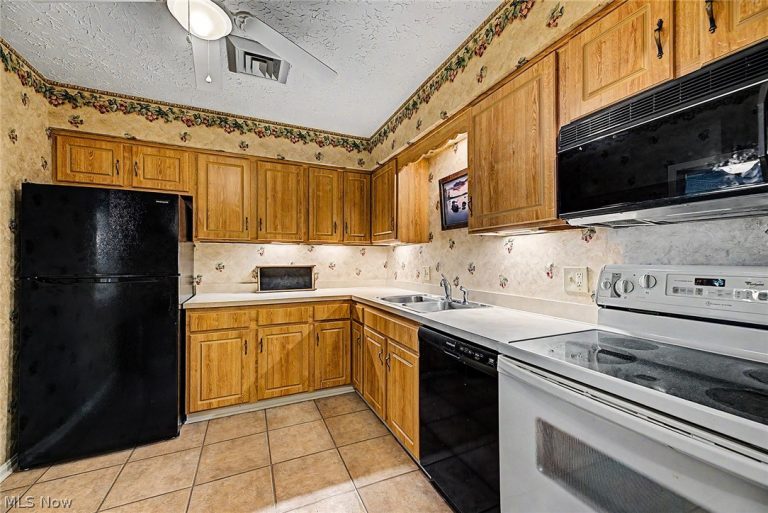 924 Memorial Parkway #207, Akron, OH - Photo 3