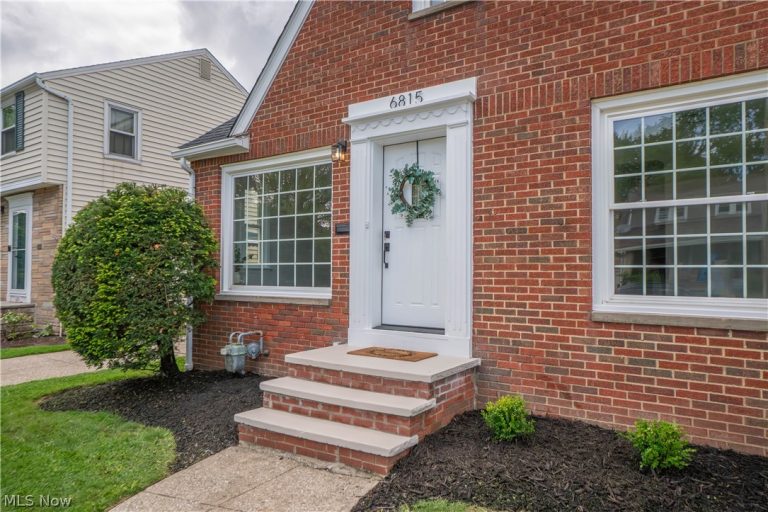 6815 Dartworth Drive, Parma, OH - Photo 4