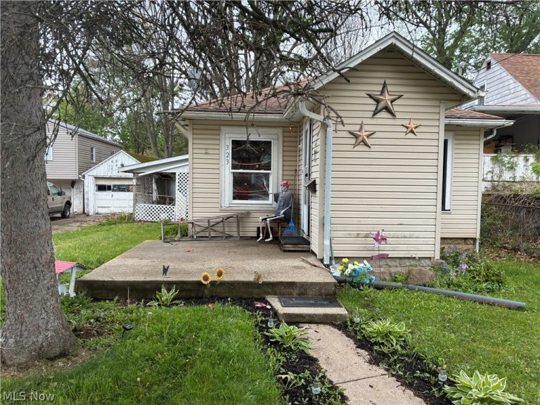323 Harding Avenue, Massillon, OH - Photo 2