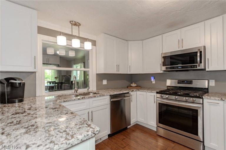 8550 Sharp Lane, Chesterland, OH - Photo 5
