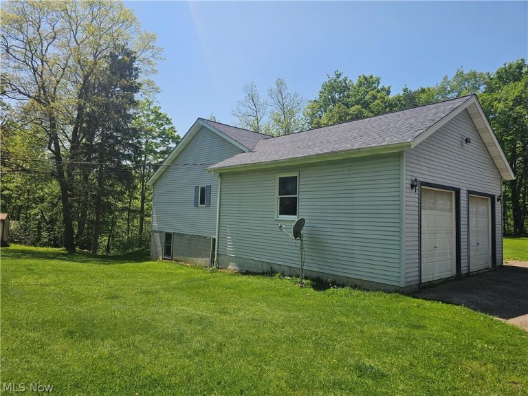 14816 Rock Creek Road, Chardon, OH - Photo 3