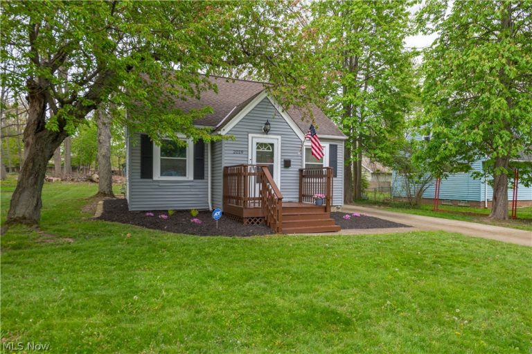 2019 Beverly Hills Drive, Richmond Heights, OH - Photo 3