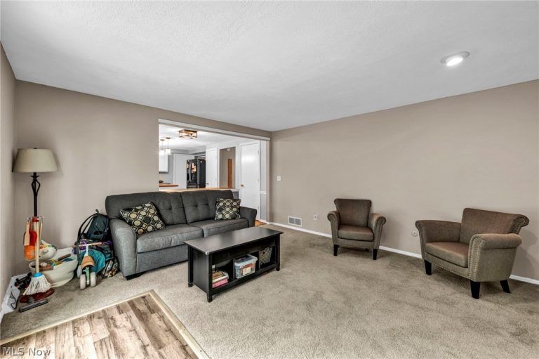 16561 White Oaks Drive, Strongsville, OH - Photo 8