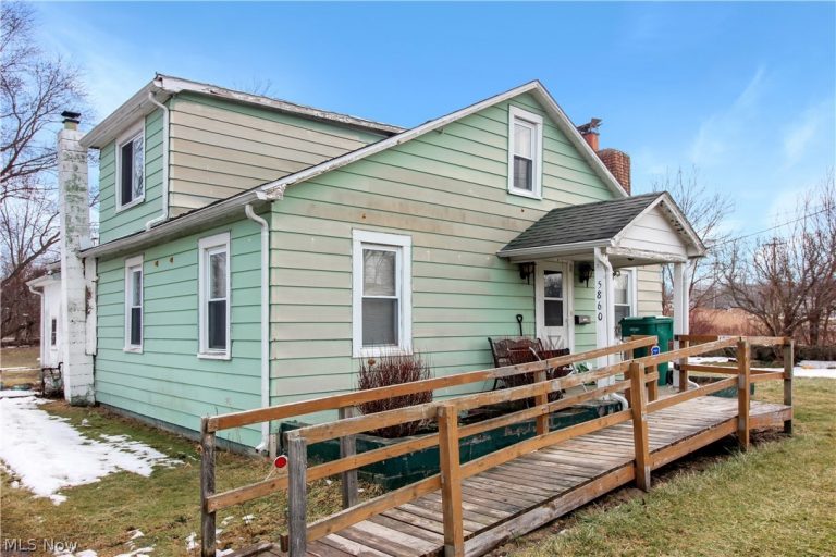5860 Woodman Avenue, Ashtabula, OH - Photo 2