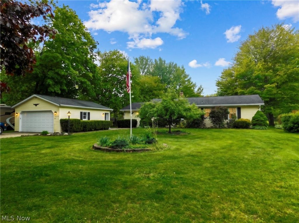 7386 Lake Road, Madison, OH