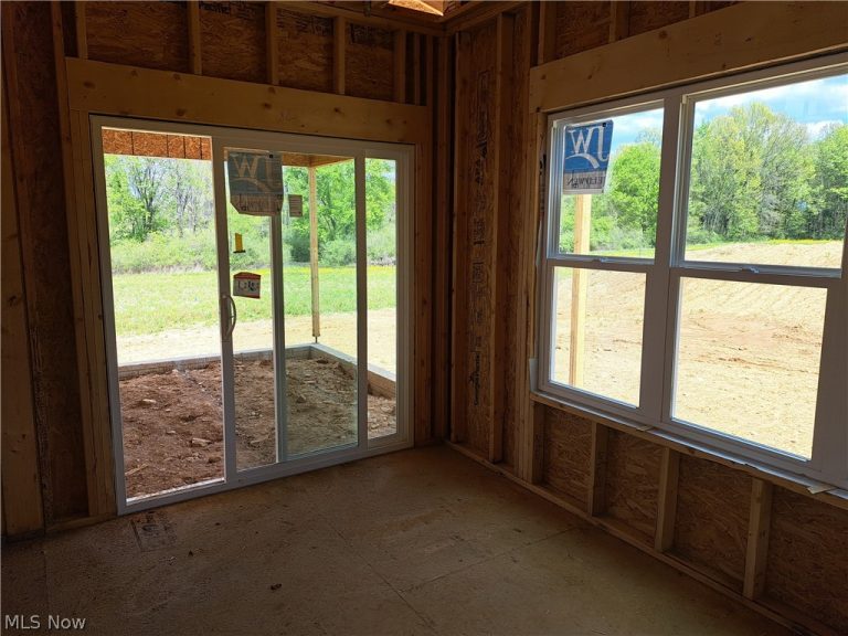 8156 Lake O Springs Avenue, North Canton, OH - Photo 4