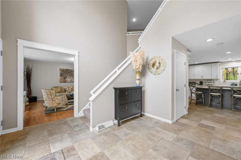 5045 Crofton Avenue, Solon, OH - Photo 5