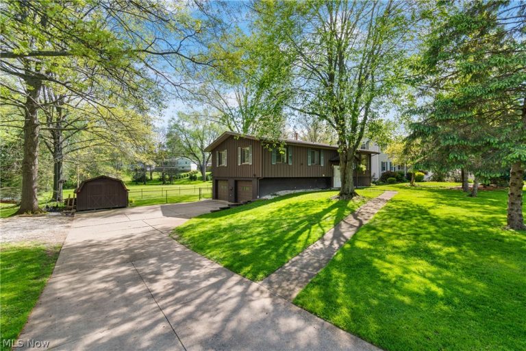 370 Applegrove Street, North Canton, OH - Photo 2