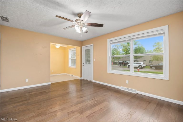 547 Willow Park Road, Elyria, OH - Photo 5