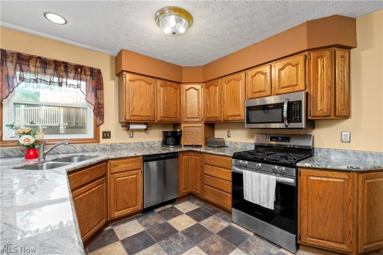 5516 Andover Drive, Parma, OH - Photo 4