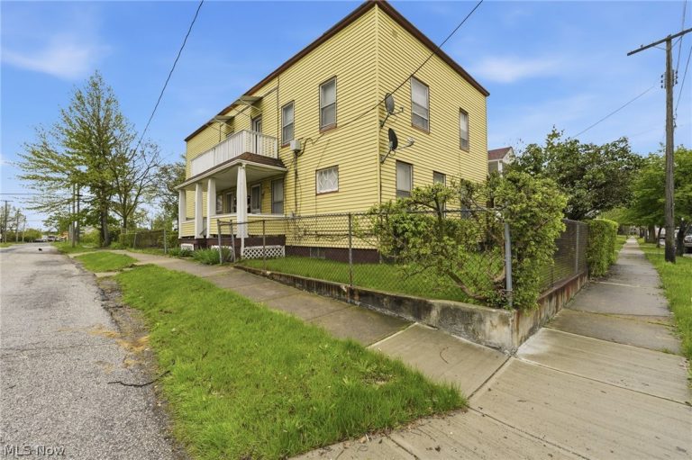 689 Midland Avenue, Cleveland, OH - Photo 2