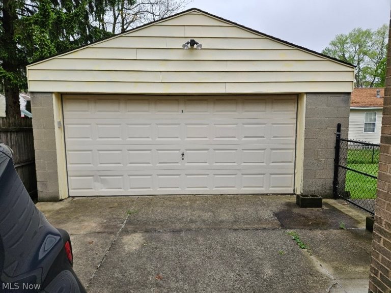 2293 Quayle Drive, Akron, OH - Photo 3