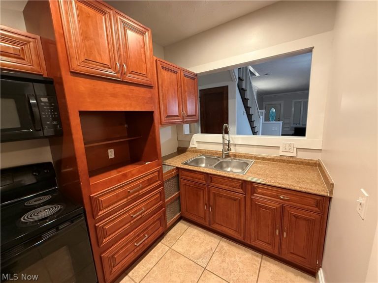 10806 Clifton Boulevard #West, Cleveland, OH - Photo 6