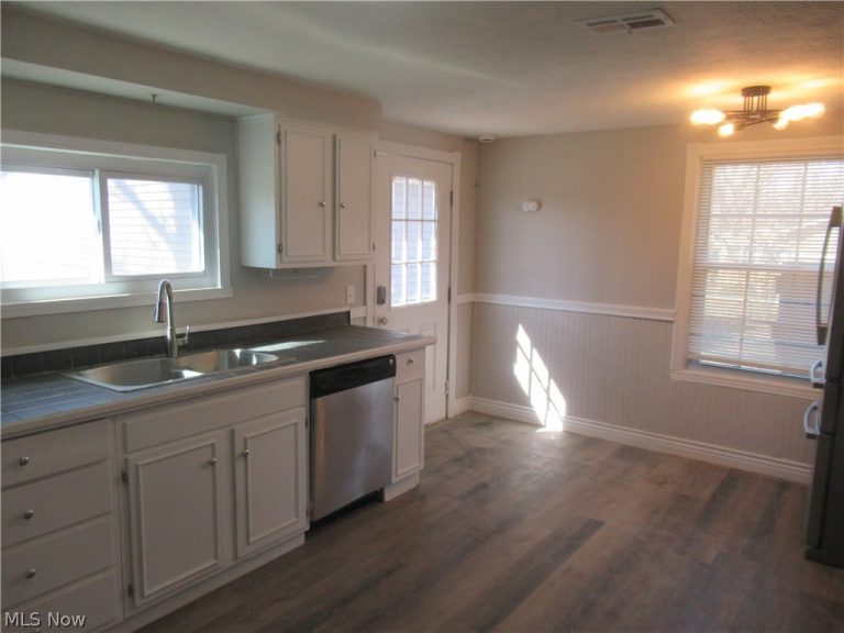 9295 Dorothy Drive, Streetsboro, OH - Photo 6
