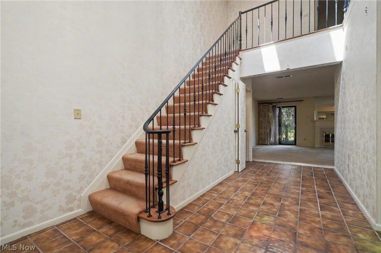 624 Hampton Ridge Drive, Akron, OH - Photo 5