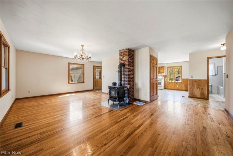 16715 Nauvoo Road, Middlefield, OH - Photo 5