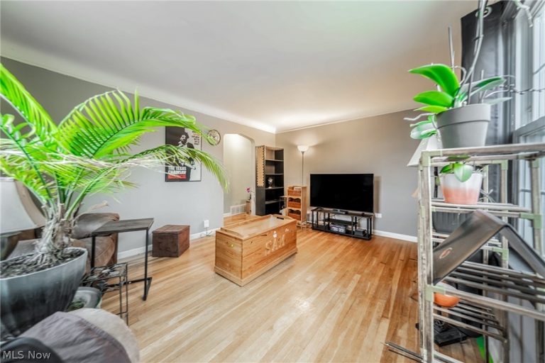9011 Torrance Avenue, Brooklyn, OH - Photo 8