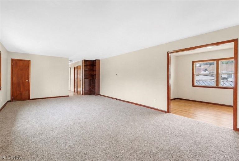 2456 Jackson Street, Lorain, OH - Photo 2