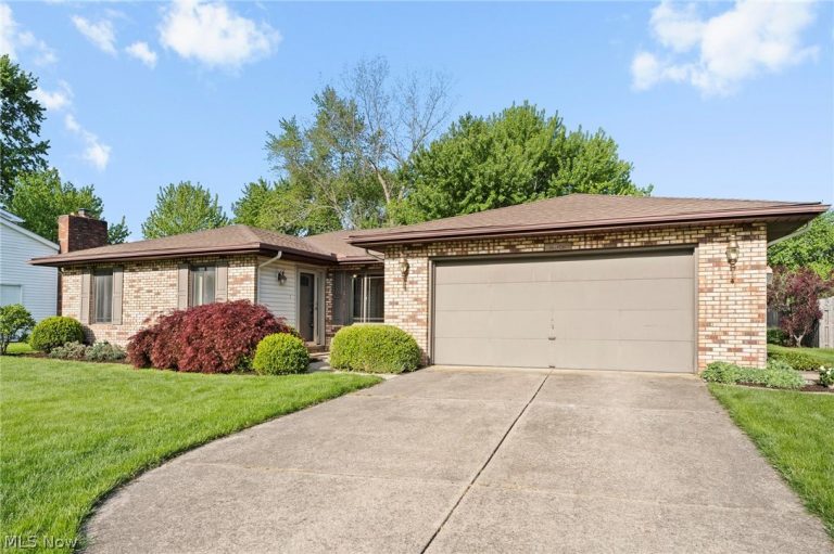 35671 Chesterfield Drive, North Ridgeville, OH - Photo 2