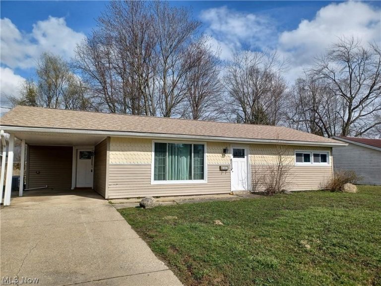 2443 Amberly Drive, Youngstown, OH, 44511