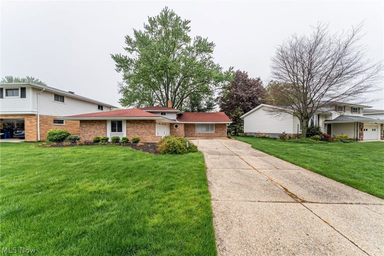21298 Nottingham Drive, Cleveland, OH - Photo 2