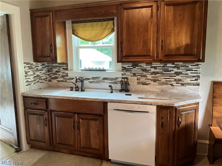 134 Park Avenue, New London, OH - Photo 4