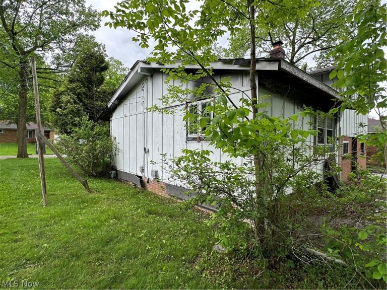 5319 Fairtree Road, Bedford Heights, OH - Photo 6