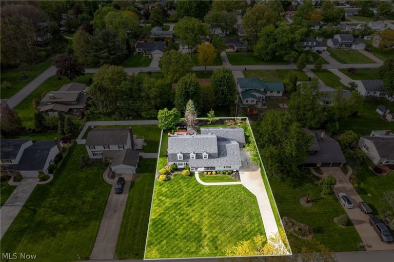 175 Crestview Drive, Elyria, OH - Photo 6