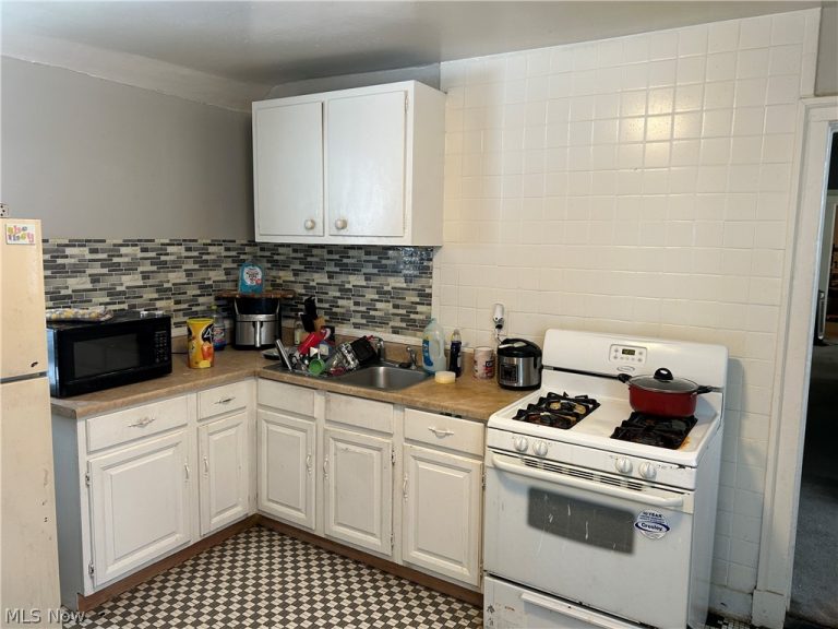 3224 32nd Street, Cleveland, OH - Photo 4
