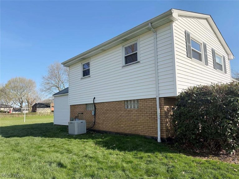 7090 Hillridge Avenue, Canton, OH - Photo 4
