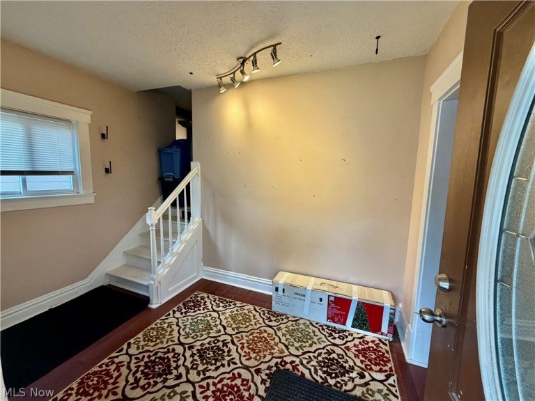 828 Broad Street, Elyria, OH - Photo 8