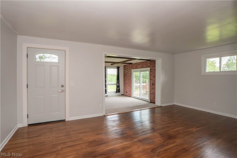 4544 Lakeknoll Street, Louisville, OH - Photo 3
