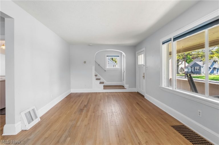 330 Hawkins Avenue, Akron, OH - Photo 8