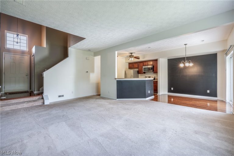 29089 Pembrooke Boulevard, Olmsted Twp, OH - Photo 4